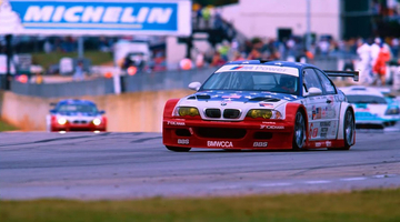 伝統なんてくそ食らえでポルシェを圧倒！　直６エンジンを捨てV8を積んだ禁断の「BMW M3 GTR」