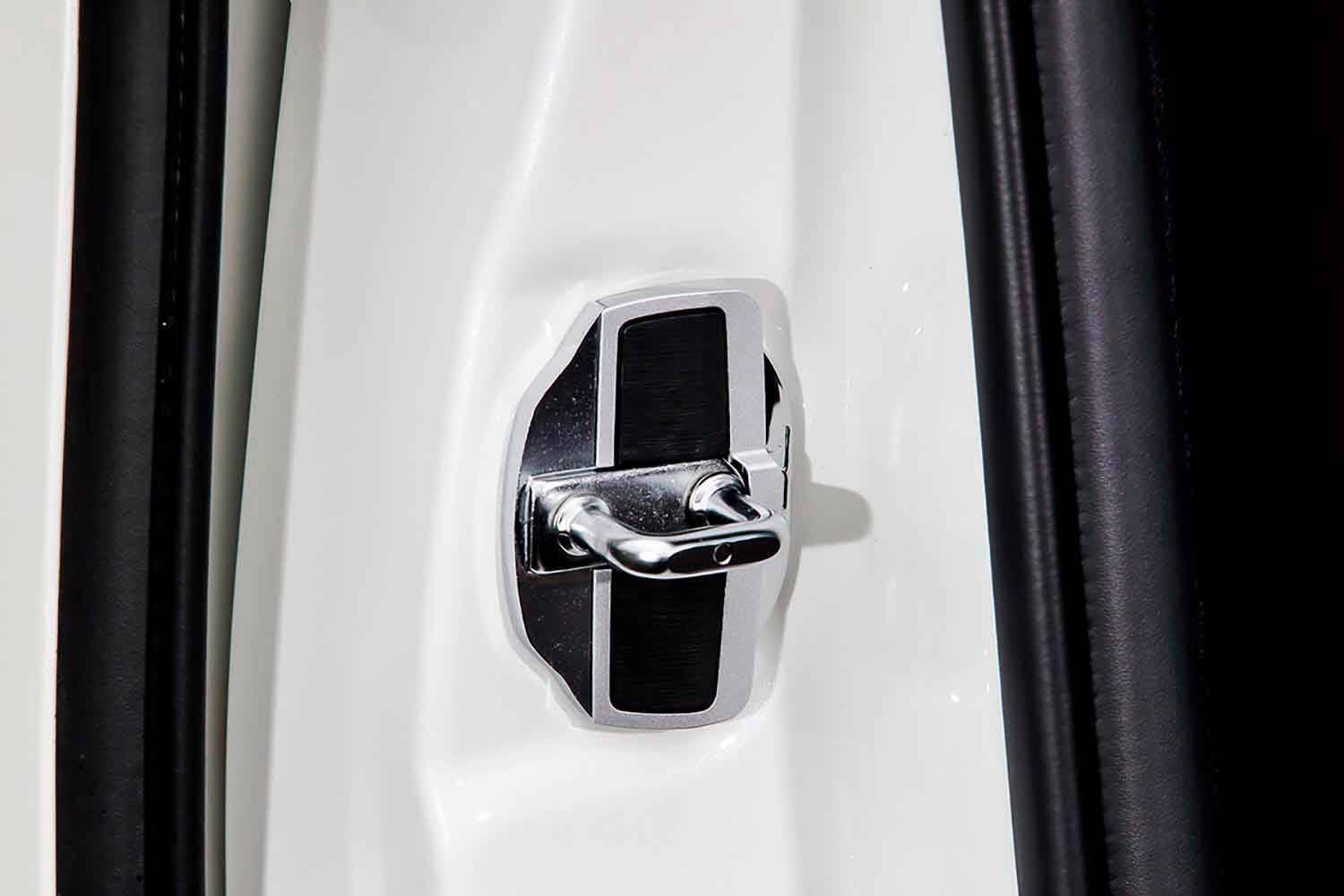 皆が絶賛する超優れモノの「アフターパーツ」！　いいのがわかってるのにナゼ新車に純正採用されないのか？