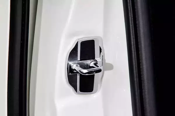 「皆が絶賛する超優れモノの「アフターパーツ」！　いいのがわかってるのにナゼ新車に純正採用されないのか？」の画像