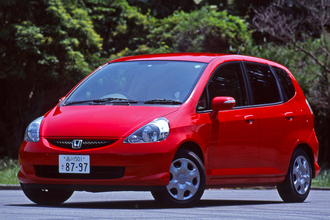 キミは誰!?　ってフィットかよ！　中国でマイチェンを受けたホンダ・フィットの「顔」がとんでもないことになっていた