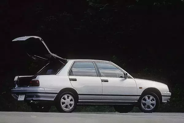 「フェラーリやランボは買えても「入手不可」！　不人気がゆえの「超激レア」国産中古車３選」の画像