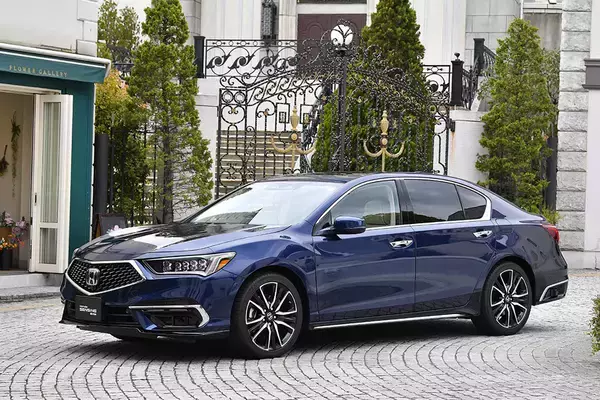 「軽のほうがいい」なんて思った普通車コンパクトも最後は魅力たっぷりに！　【ぶっちゃけ不人気だけど私は推すクルマ　山本晋也編】