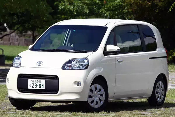 「「軽のほうがいい」なんて思った普通車コンパクトも最後は魅力たっぷりに！　【ぶっちゃけ不人気だけど私は推すクルマ　山本晋也編】」の画像