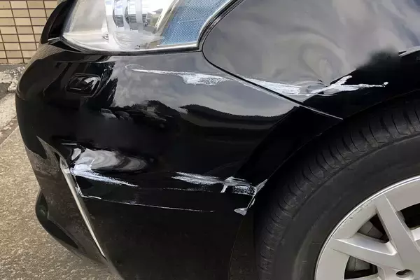 「ガリッ！」やっちまった……のあとはどうする？　クルマには「放置してもいいキズ」「すぐに直すべきキズ」があった