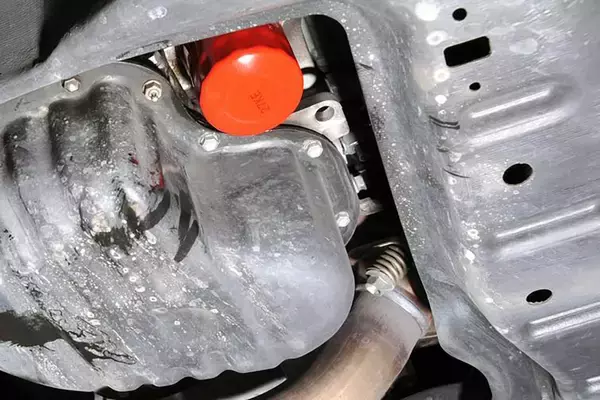 「「ガリッ！」やっちまった……のあとはどうする？　クルマには「放置してもいいキズ」「すぐに直すべきキズ」があった」の画像