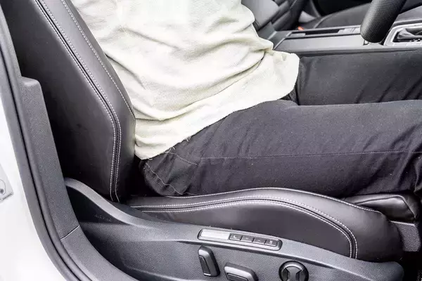 「同乗者が不快に感じるクルマの「ムダな動き」はナゼ出る？　運転下手を脱出するちょっとしたコツとは」の画像