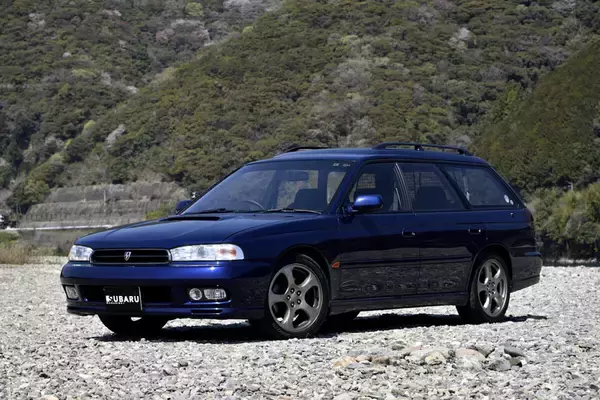 「日本のワゴンといえば永久に「レガシィ」がナンバーワン！　偉大すぎる歴代モデルを一気に振り返ってみた」の画像