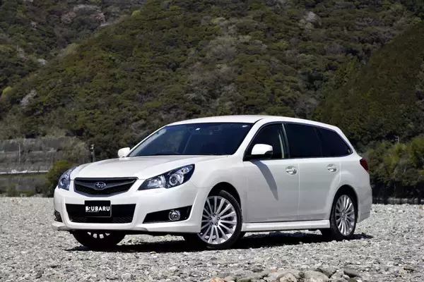 「日本のワゴンといえば永久に「レガシィ」がナンバーワン！　偉大すぎる歴代モデルを一気に振り返ってみた」の画像