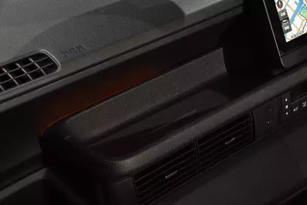 「２代目に似てるけどシッカリ洗練されてる！　新型N-BOXのデザインを観察すると「軽の枠を超えた」凄みが伝わってくる」の画像