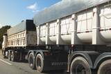 「大型トラック２台分の輸送力！　腕も資格も走る場所も難易度高めだけど「ダブルトレーラー」もドライバー不足解決の鍵!!」の画像2