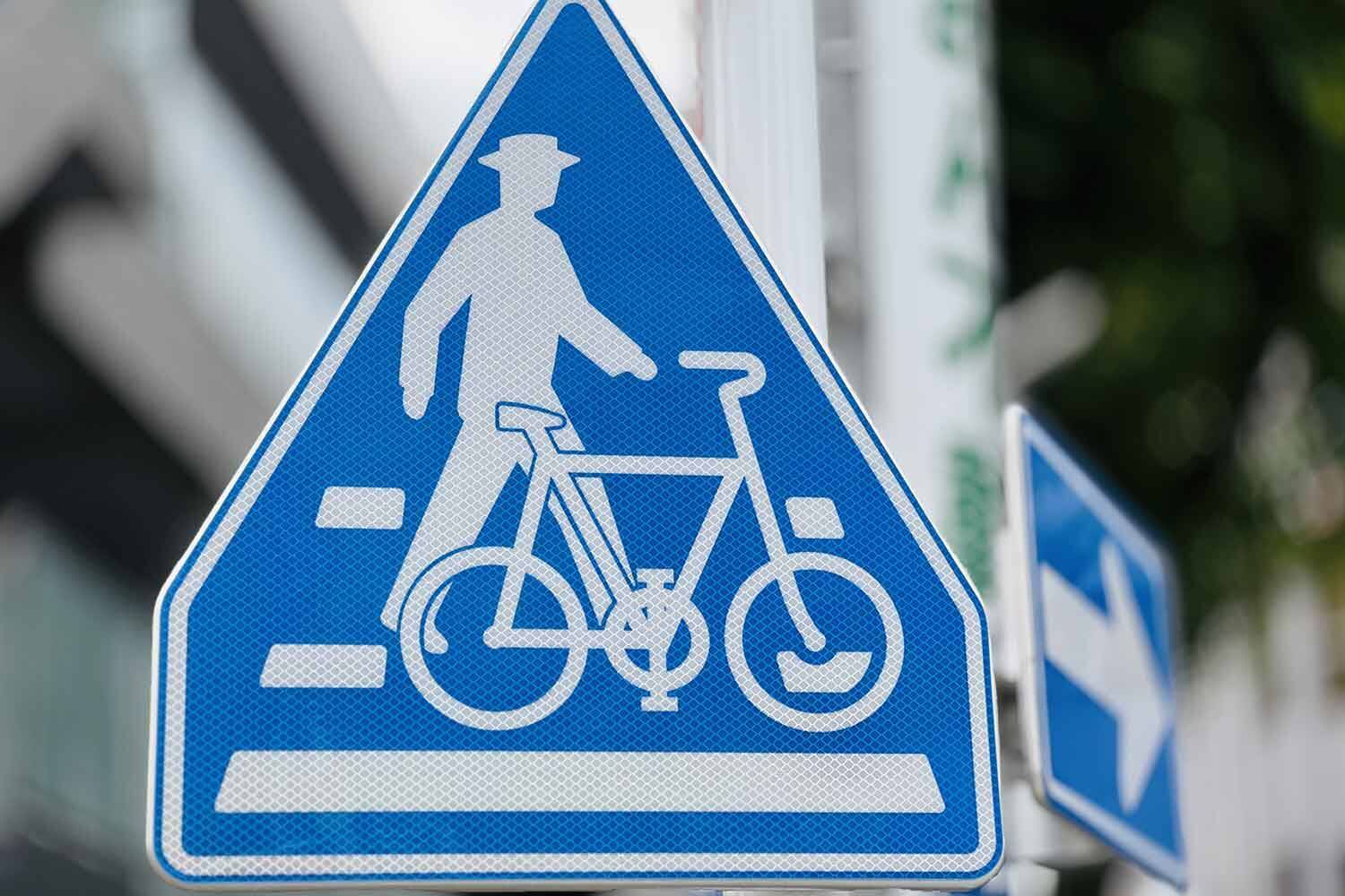 昭和オヤジには見慣れた「高速の標識文字」が様変わり！　40年以上使われた手作りの「和文公団文字」が終わりを迎えていた