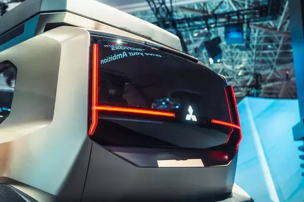 「これが次期デリカD:５か!?　JMSの三菱ブースに現れた「D:X」の正体」の画像