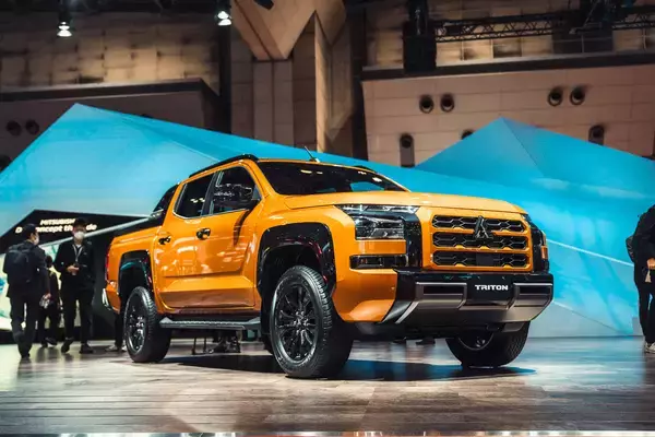 「これが次期デリカD:５か!?　JMSの三菱ブースに現れた「D:X」の正体」の画像