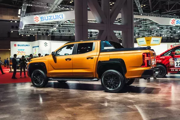 「これが次期デリカD:５か!?　JMSの三菱ブースに現れた「D:X」の正体」の画像