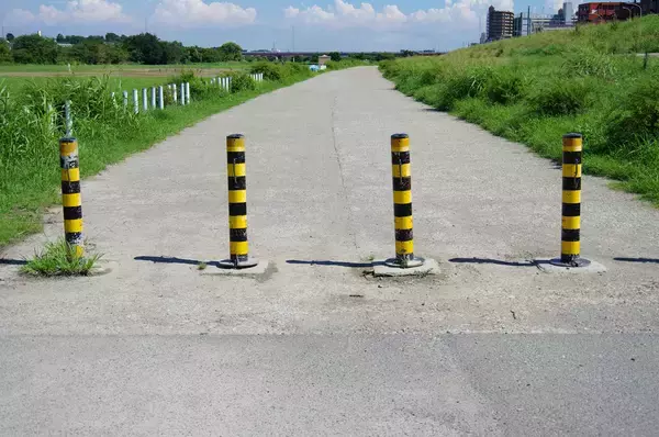 「せっかくのSUVだしちょっと悪路を楽しんでみたい……だけどクルマで林道や河川敷を走ってもいいの？」の画像