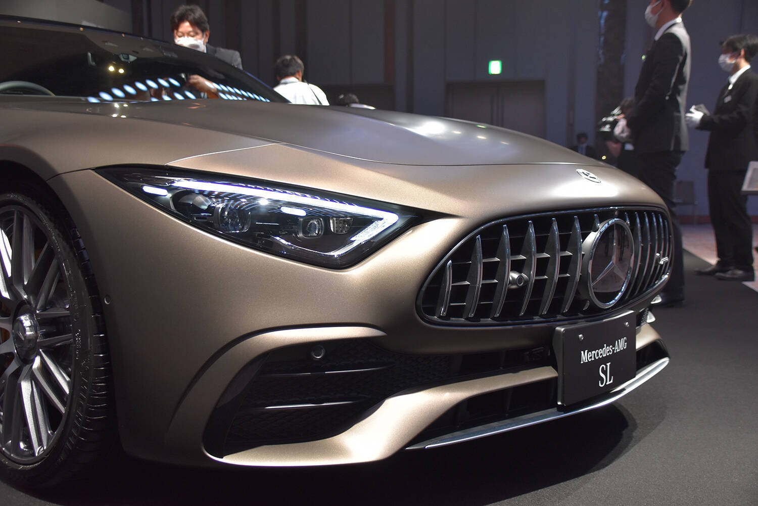 なんと２＋２シート化！　F1由来の電動ターボチャージャー採用！　新型メルセデスAMG SLが凄すぎる