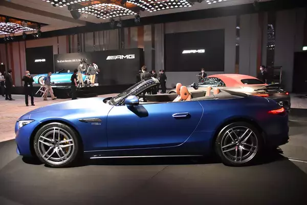 「なんと２＋２シート化！　F1由来の電動ターボチャージャー採用！　新型メルセデスAMG SLが凄すぎる」の画像