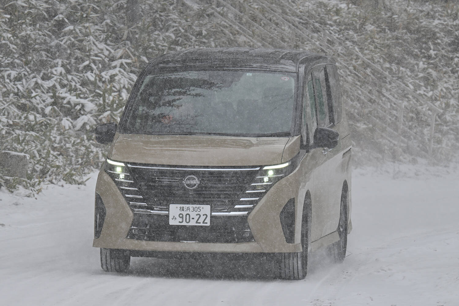 【試乗】雪道で見せつけられた電動車の優位性！　レーシングドライバーが最新日産車を雪上で一気乗り!!