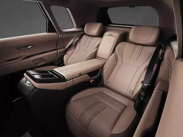 「【速報】国産車史上もっとも高級なSUVが君臨！　トヨタがセンチュリーのニューモデルを世界初公開」の画像