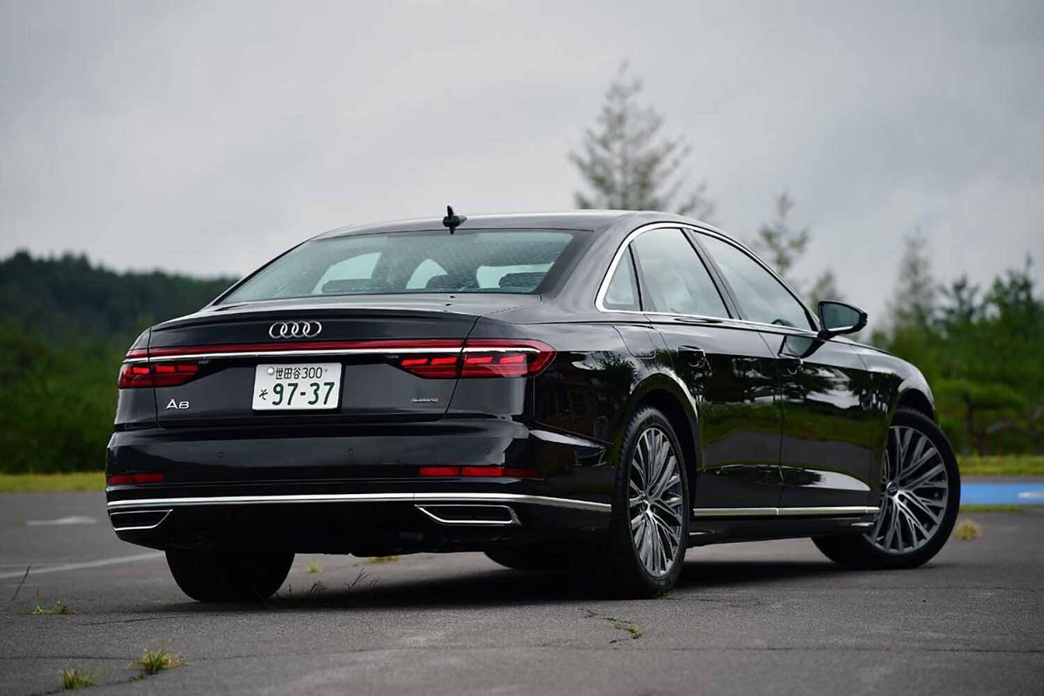 セレブ御用達の輸入高級セダンが半値以下の衝撃！　中古が笑っちゃうほどお買い得すぎるモデル４選