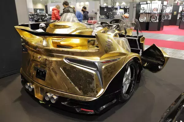 「金閣寺バリの金箔貼り！　ハーレーを引っ張るハーレー！　異彩を放つ怪物トライクワールド」の画像