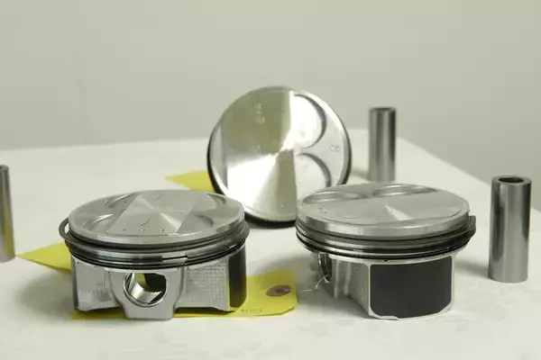 「現代の技術で自動車メーカーが作っているのに「最良」とは限らない！　エンジンの「バランス取り」とは」の画像