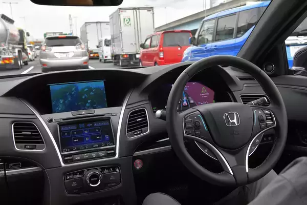 「３年前にレジェンドが実現した自動運転レベル３！　なぜそれ以降１台も登場しない？」の画像