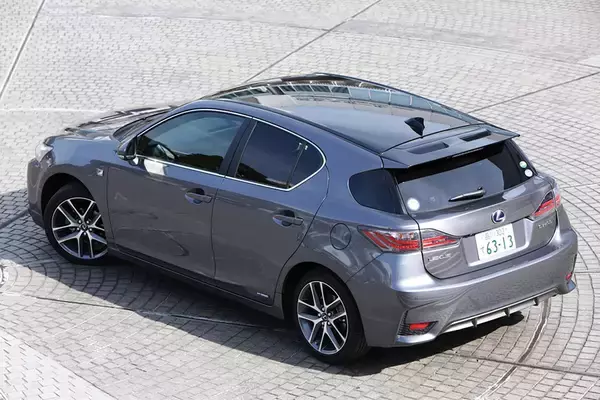 「10年以上モデルチェンジなしは消滅の危機だった！　売れなくてもヤメられない「ご長寿グルマ」の悩み」の画像