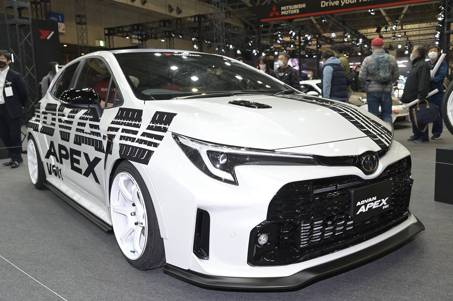 「巨大ミニ四駆」ってもはや矛盾しか感じない！　ヨコハマタイヤブースの遊び心に圧倒された【東京オートサロン2023】