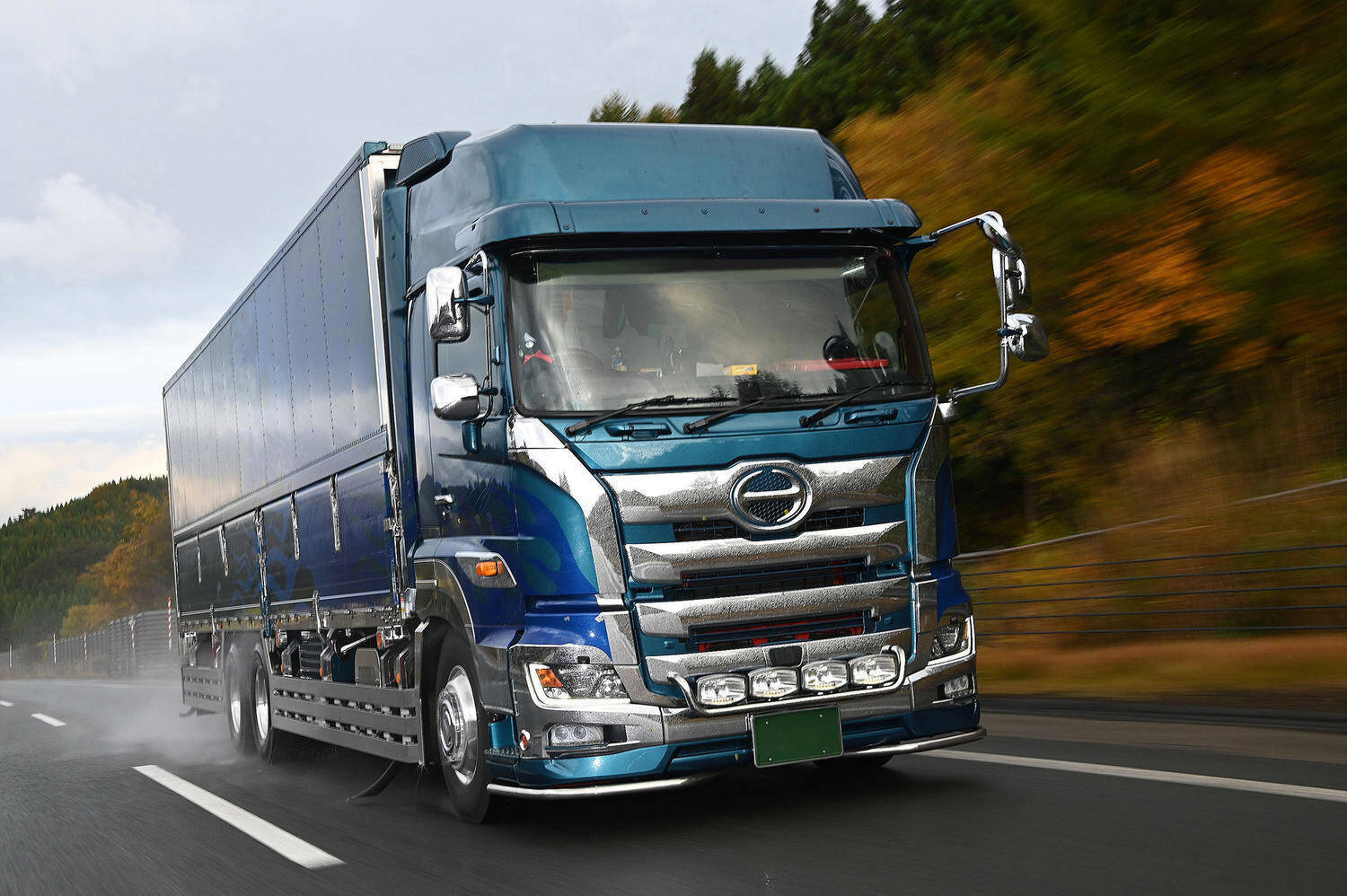 石原都政が原因だった!? 　かつて隆盛を誇った「デコトラ」が激減したワケ