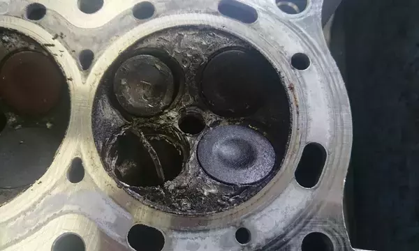 「切れると最悪エンジンが「オシャカ」に！　よく耳にする「タイミングベルト」ってそもそも何？」の画像