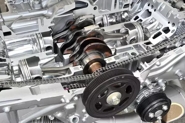 「切れると最悪エンジンが「オシャカ」に！　よく耳にする「タイミングベルト」ってそもそも何？」の画像