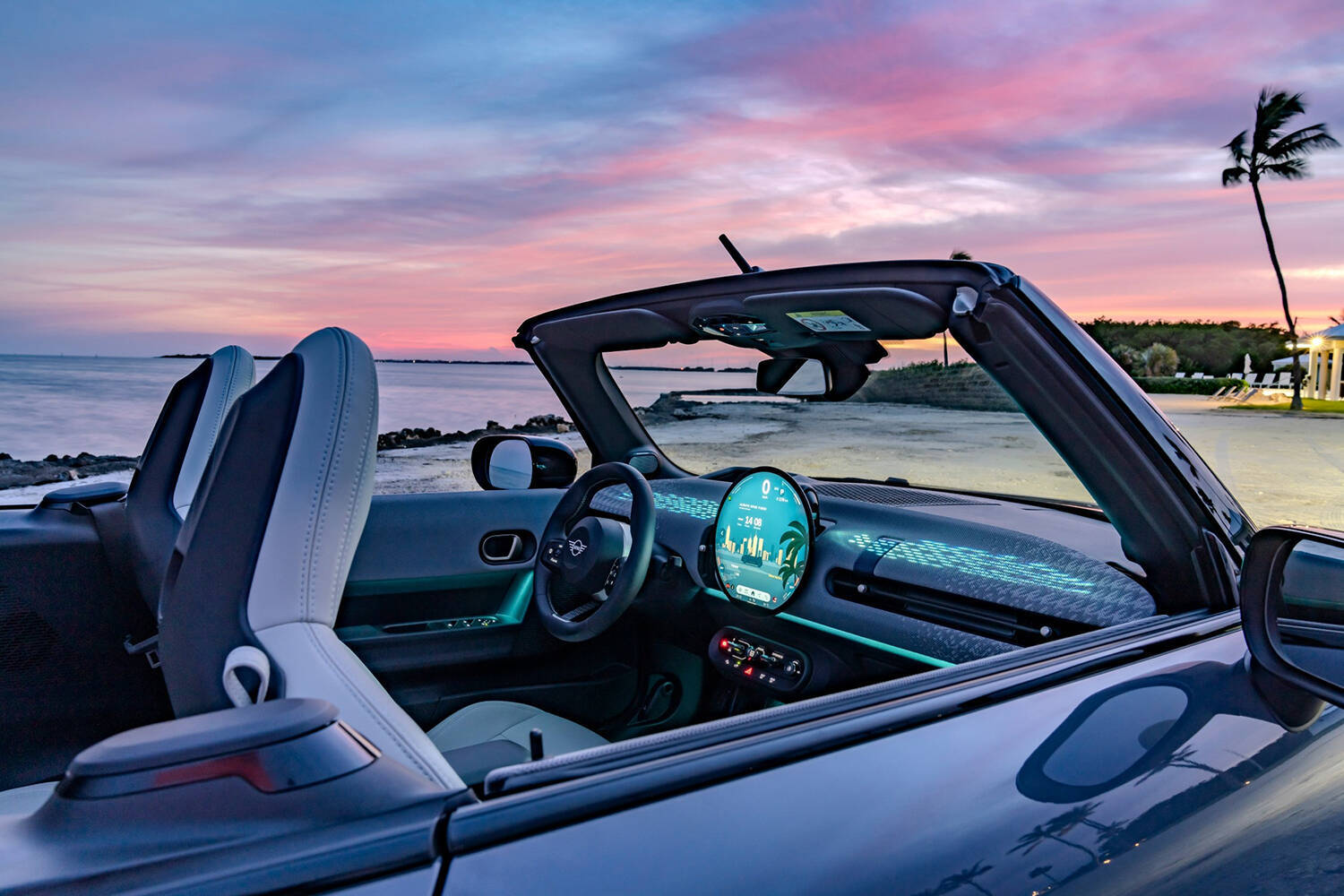 新世代MINIでもオープンエアが楽しめる！　超オシャレな「ミニクーパー・コンバーチブル」が登場