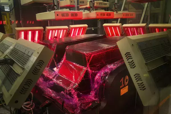 「コスト以外にも理由があった！　軽くて丈夫な最高の素材「カーボンボディ」や「カーボンパーツ」がいつまでも普通のクルマに採用されない理由」の画像