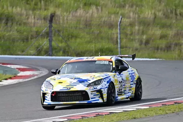 「開発車両」たちがガチレース！　メーカーが全力を投入するスーパー耐久の「ST-Q」クラスの盛り上がりがヤバイ