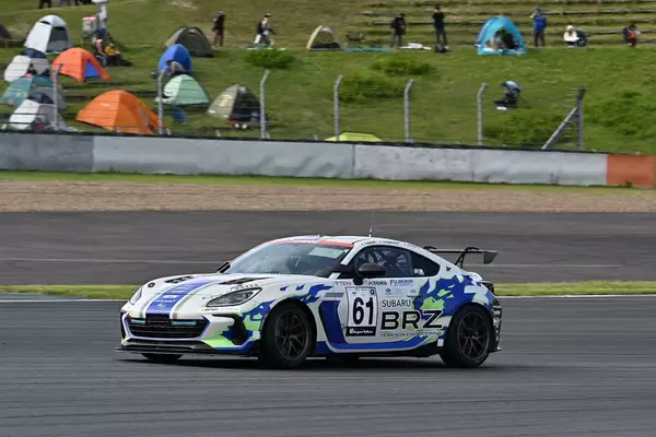「「開発車両」たちがガチレース！　メーカーが全力を投入するスーパー耐久の「ST-Q」クラスの盛り上がりがヤバイ」の画像