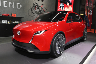 「クルマが親友になれたらいいな」を作ってみようじゃないか！　マツダＸコンパクトの目指す退屈知らずのカーライフとは？　【ジャパンモビリティショー2025】