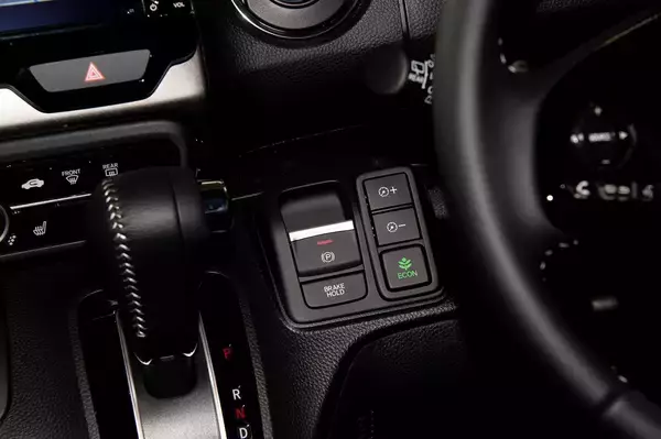 「ユーザーの「目利き」が試される！　「自動ブレーキ」「ACC」などの最新装備は車種によって大きな差」の画像