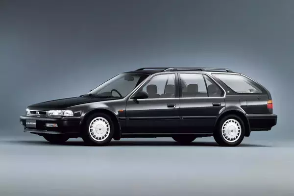 「北米向けのクルマを日本に入れたら「まさかの」大ヒット！　日本車なのに輸入車のバカ売れモデル３選」の画像