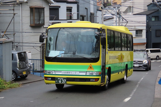 幼稚園の送迎バスって白ナンバー？　緑ナンバー？　正解は「両方ある」だった