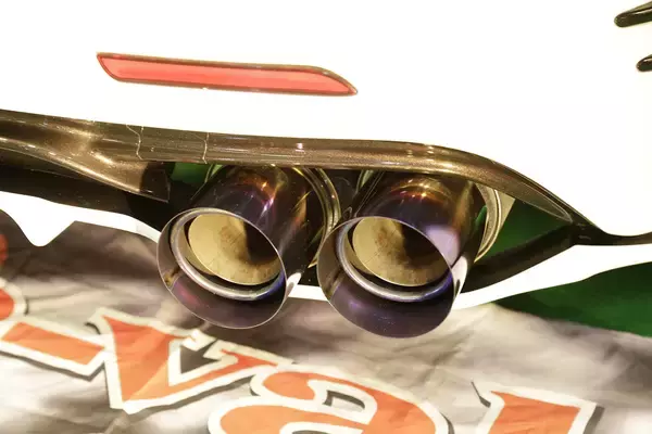 「竹槍を超えた星槍！　もはやパイプオルガン！　オートメッセを彩った衝撃「マフラー」コレクション」の画像