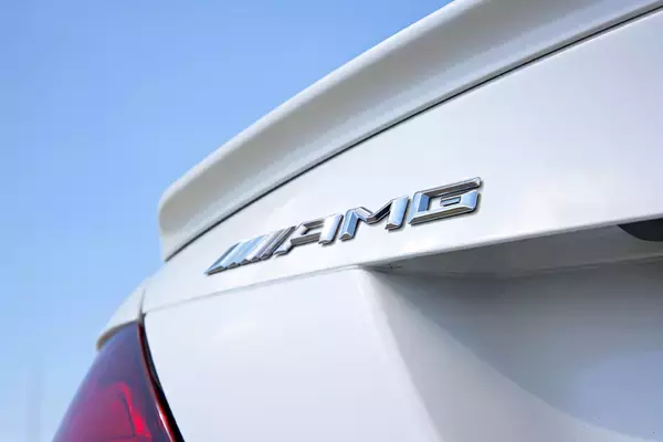 AMGの「本気」がココにあった！　F1と「一緒に走る」ために生み出された市販車「ブラックシリーズ」が凄まじすぎる