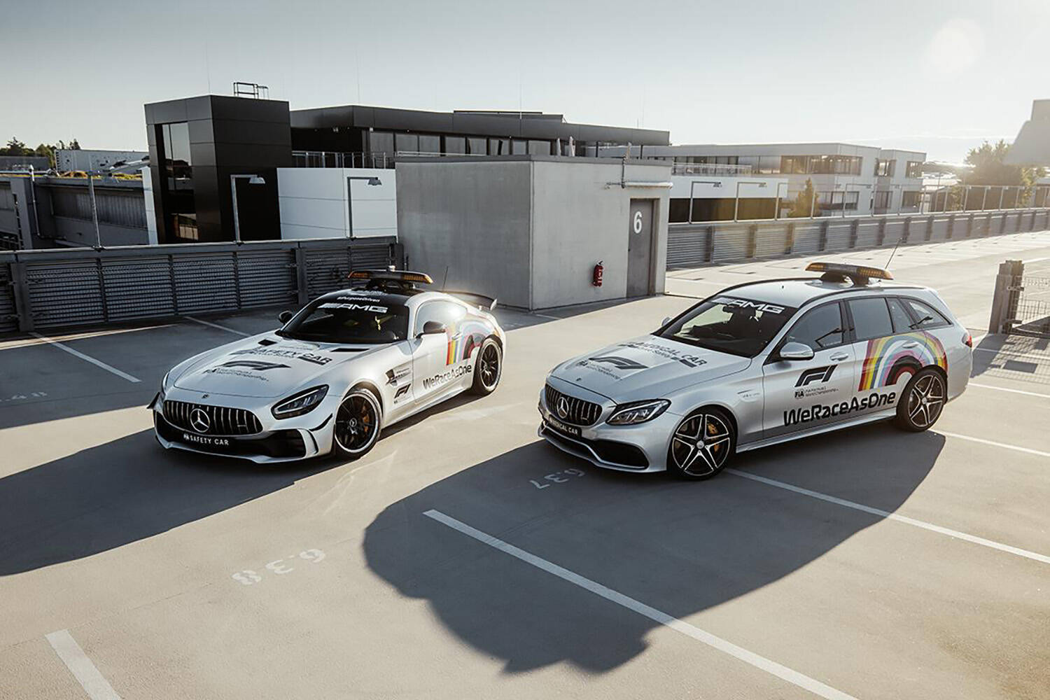 AMGの「本気」がココにあった！　F1と「一緒に走る」ために生み出された市販車「ブラックシリーズ」が凄まじすぎる