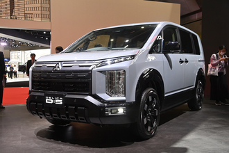 デリカＤ:５が「S-AWC」搭載でコーナリングも気持ちよくなった！　ランエボＸから受け継ぐ伝家の宝刀で向かうところ敵なし【ジャパンモビリティショー2025】