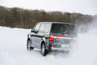 S-AWCの三菱！　シンメトリカルAWDのスバル！　WRCで鍛えられた最強4WDをもつ２社のメカを解説