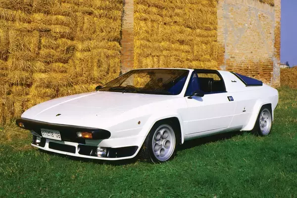 「いま何もかもが絶好調のランボルギーニにも「黒歴史」あり！　かつての「やっちまった」モデルたち」の画像