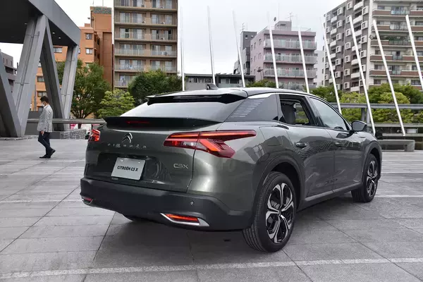 シトロエンの新たなクロスオーバーSUV「C5 X」が登場！　先進装備テンコ盛りでも価格は484万円から