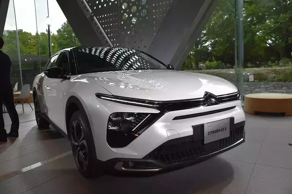 「シトロエンの新たなクロスオーバーSUV「C5 X」が登場！　先進装備テンコ盛りでも価格は484万円から」の画像