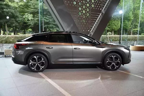 「シトロエンの新たなクロスオーバーSUV「C5 X」が登場！　先進装備テンコ盛りでも価格は484万円から」の画像