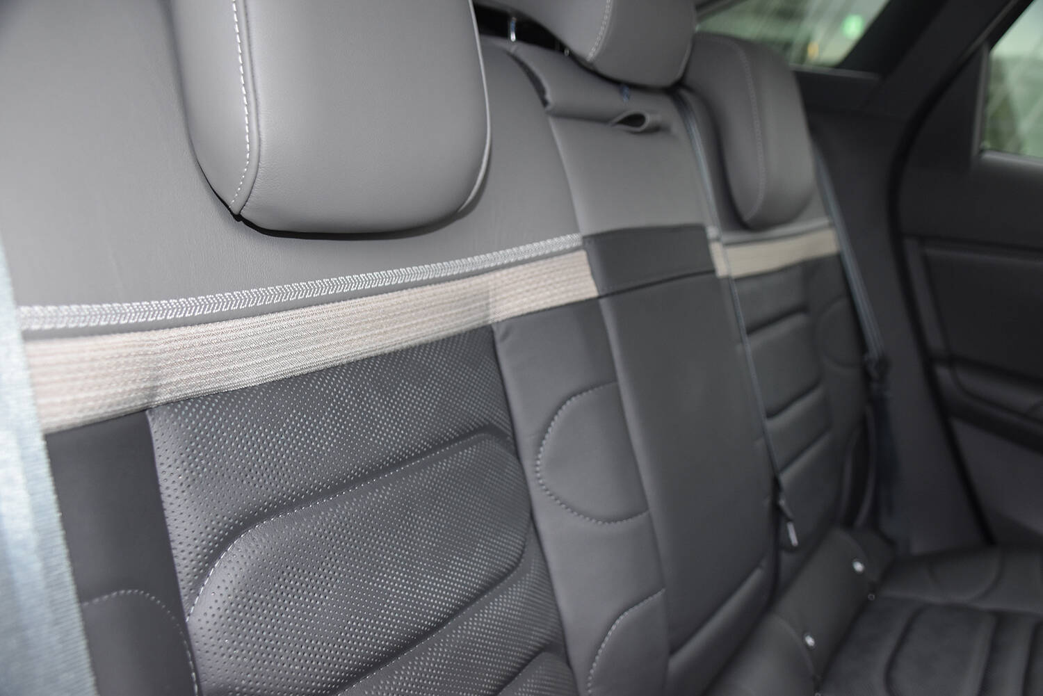 シトロエンの新たなクロスオーバーSUV「C5 X」が登場！　先進装備テンコ盛りでも価格は484万円から